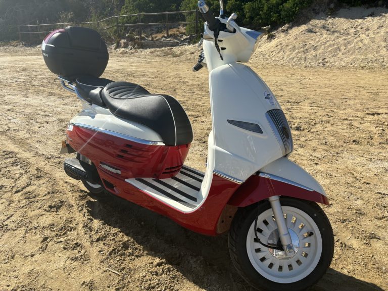 Scooter PEUGEOT DJANGO 50 avec top case